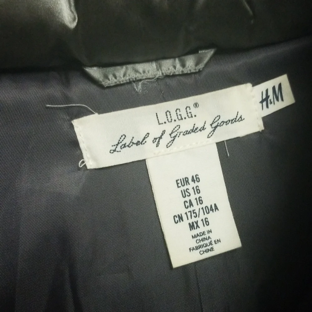 COPY - COPY - H&M silver padded Jacket - Picture 3 of 4